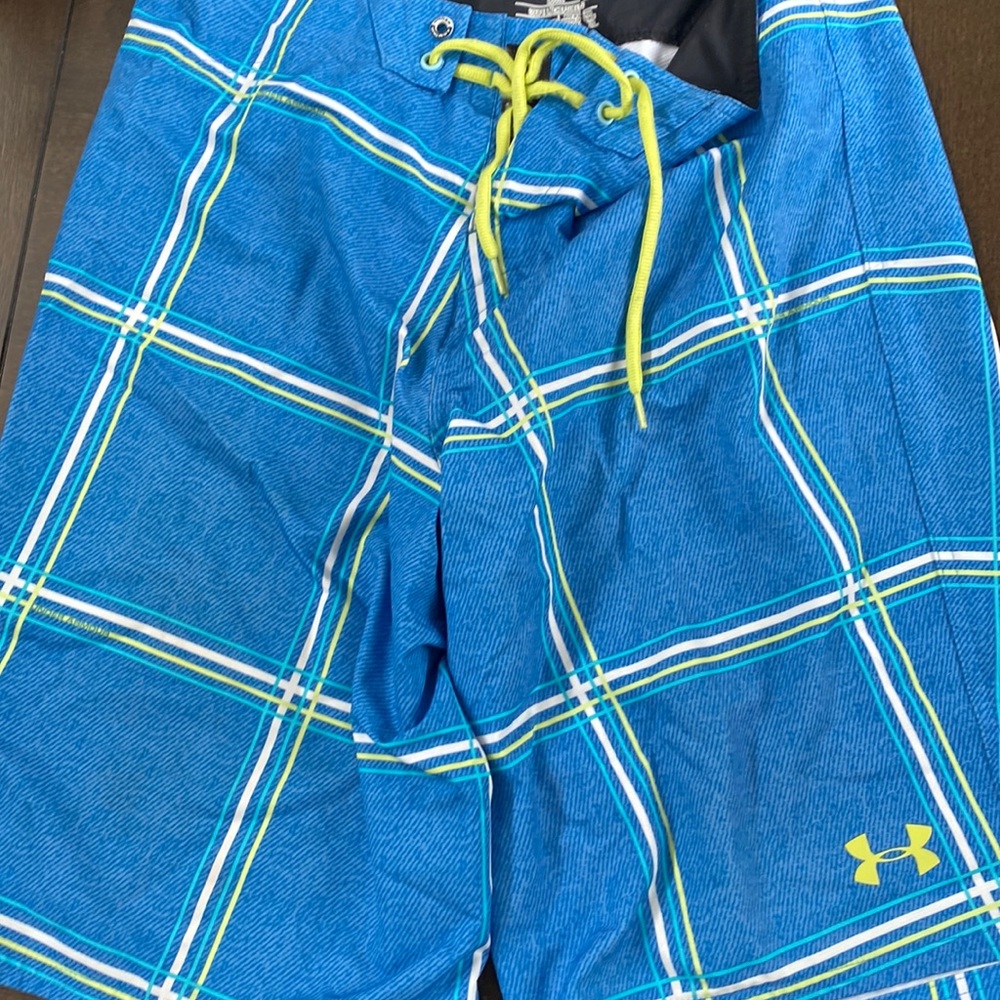 Mens Under Armour swimming trunks size 32